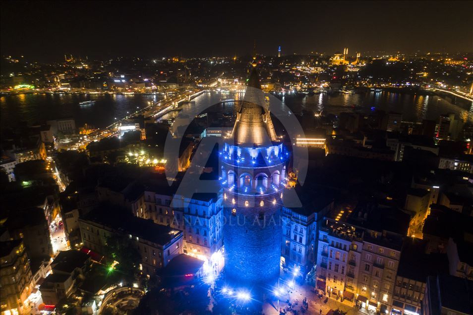 Galata Kulesi ve FSM Köprüsü, Dünya Çocuk Günü'nde maviye büründü