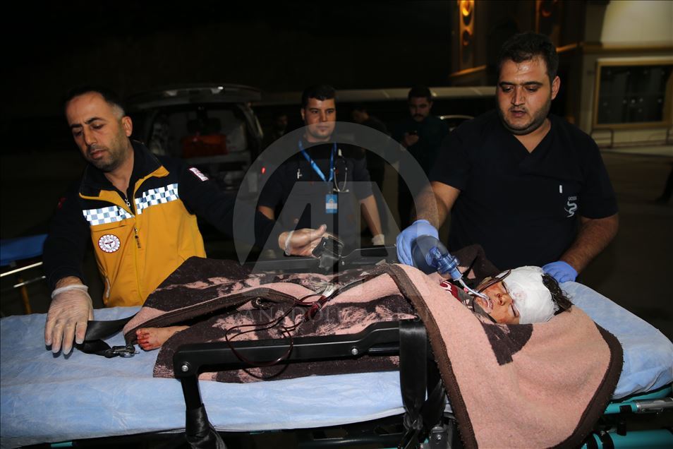İdlib'de füze isabet eden kampta yaralananlar Türkiye'ye getiriliyor
