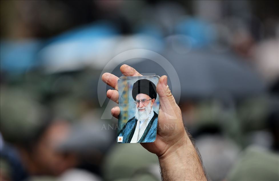 إيران.. تشييع عنصري أمن يتحول لتظاهرة منددة باحتجاجات الوقود