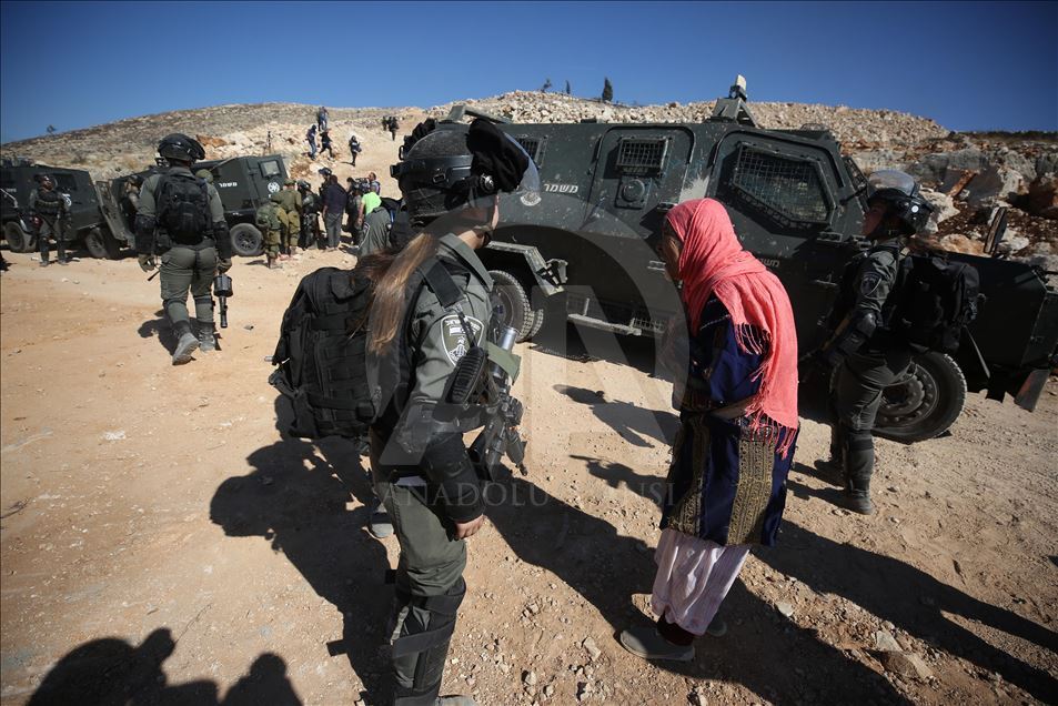 İsrail askerleri Batı Şeria'da bir Filistinlinin iki evini yıktı