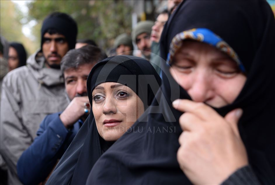 إيران.. تشييع عنصري أمن يتحول لتظاهرة منددة باحتجاجات الوقود