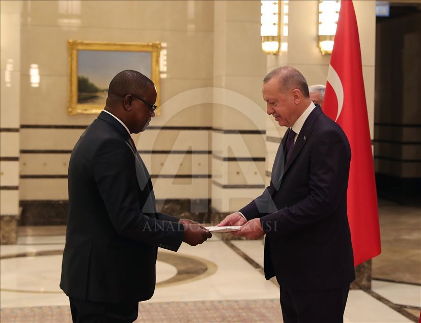 Burundi Büyükelçisi Bikebako, Erdoğan'a güven mektubu sundu