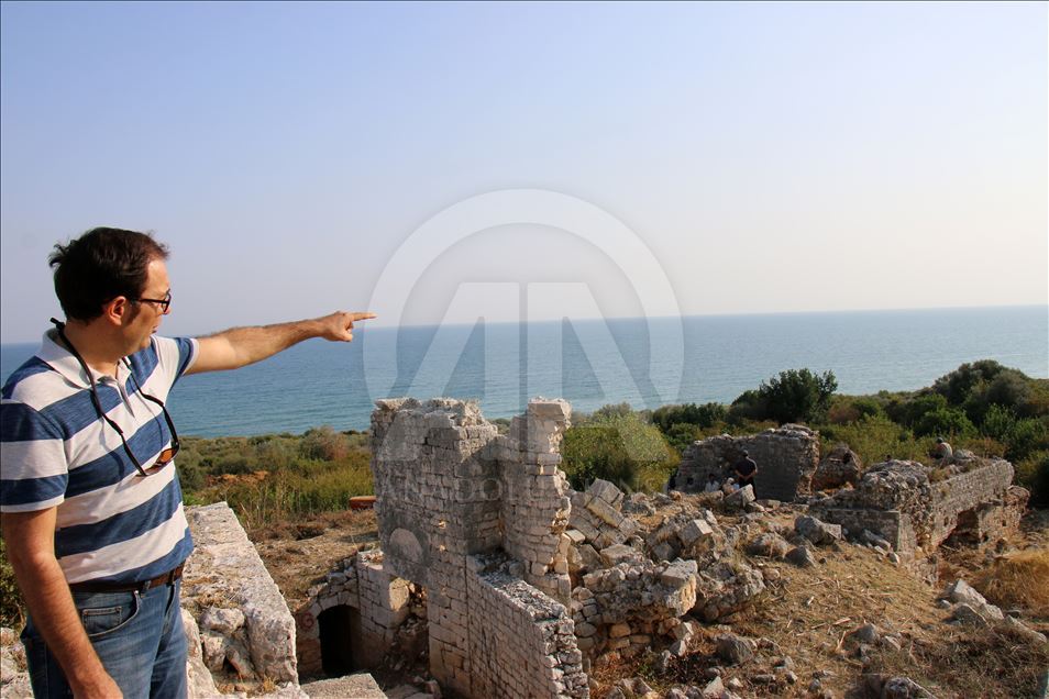 Découverte d'un hammam de plusieurs millénaires dans le site antique Akkale à Mersin

