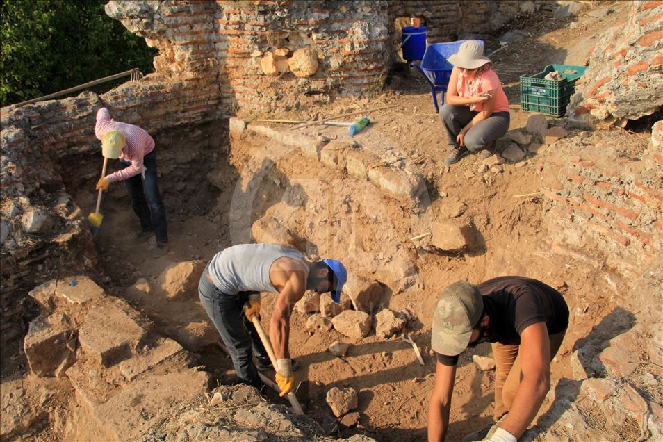 Découverte d'un hammam de plusieurs millénaires dans le site antique Akkale à Mersin
