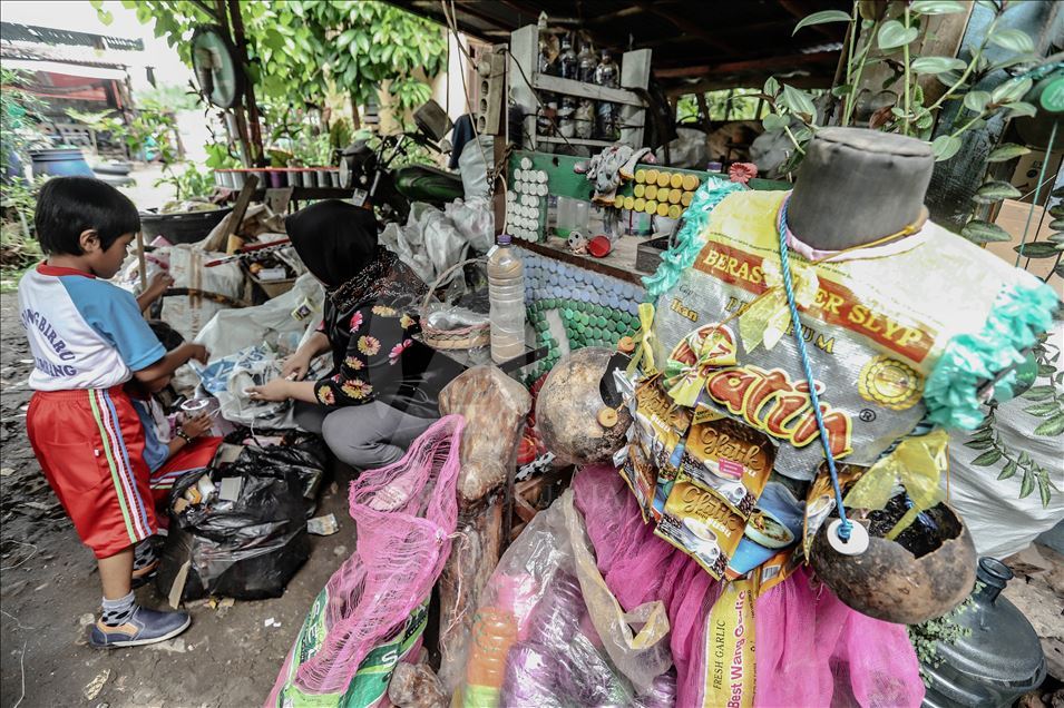 Murid PAUD Di Palembang Bayar Sekolah Dengan Sampah - Anadolu Ajansı