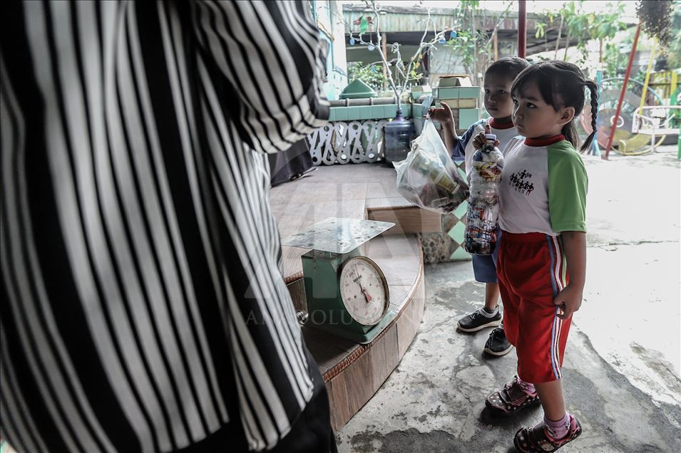 Murid PAUD Di Palembang Bayar Sekolah Dengan Sampah - Anadolu Ajansı