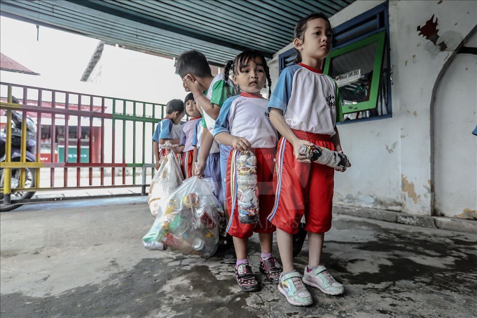 Murid PAUD Di Palembang Bayar Sekolah Dengan Sampah - Anadolu Ajansı