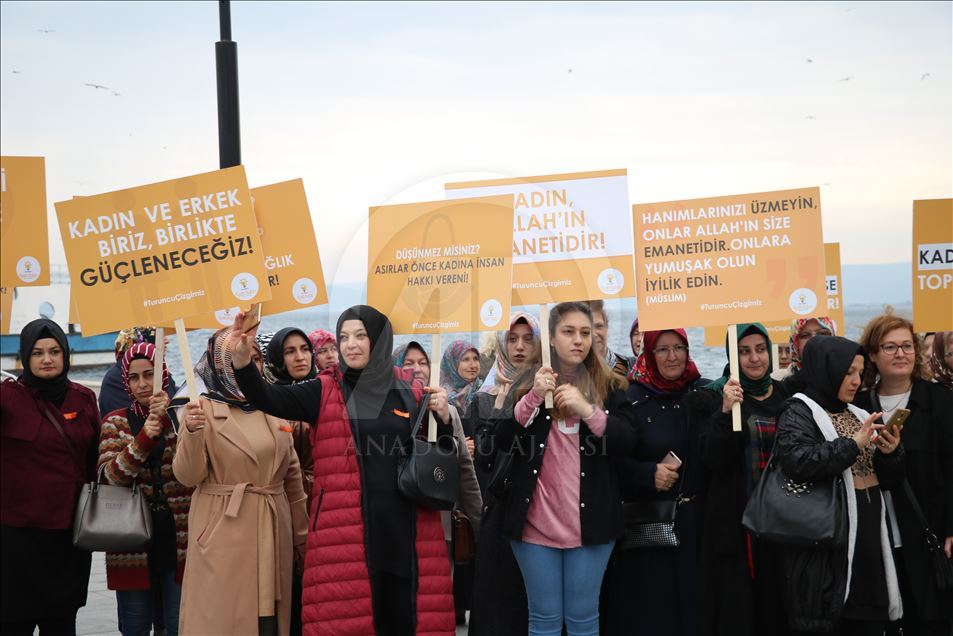 Çanakkale'de AK Parti'li kadınlardan, "Kadına Yönelik Şiddete Karşı Uluslararası Mücadele Günü" yürüyüşü
