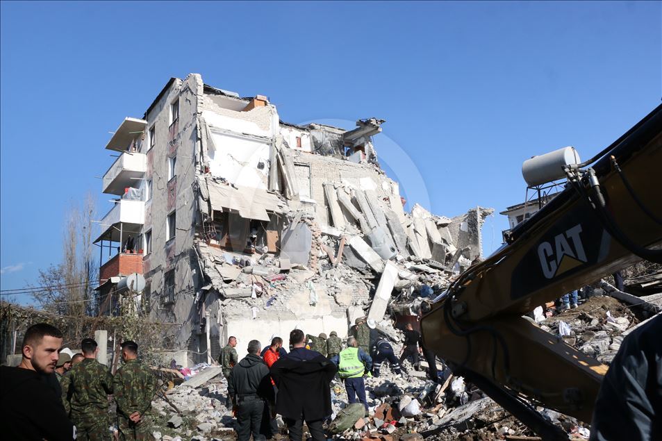 Бројот на загинати во земјотресот во Албанија зголемен на 13