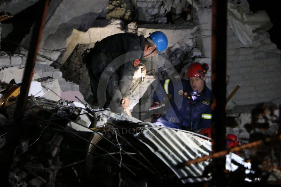 Tërmeti në Shqipëri, vazhdojnë operacionet e kërkimit dhe shpëtimit