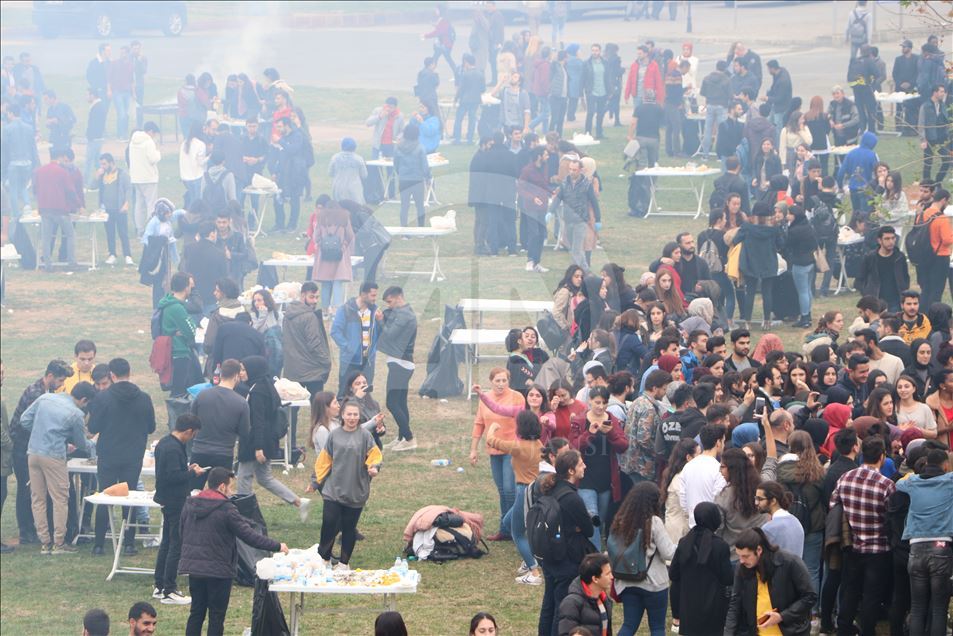 Trabzon'daki hamsi şöleninde 3 ton hamsi tüketildi