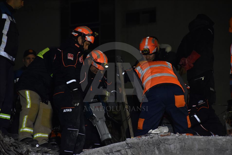 Türkiye'den Arnavutluk'a gelen arama kurtarma ekipleri çalışmalara başladı