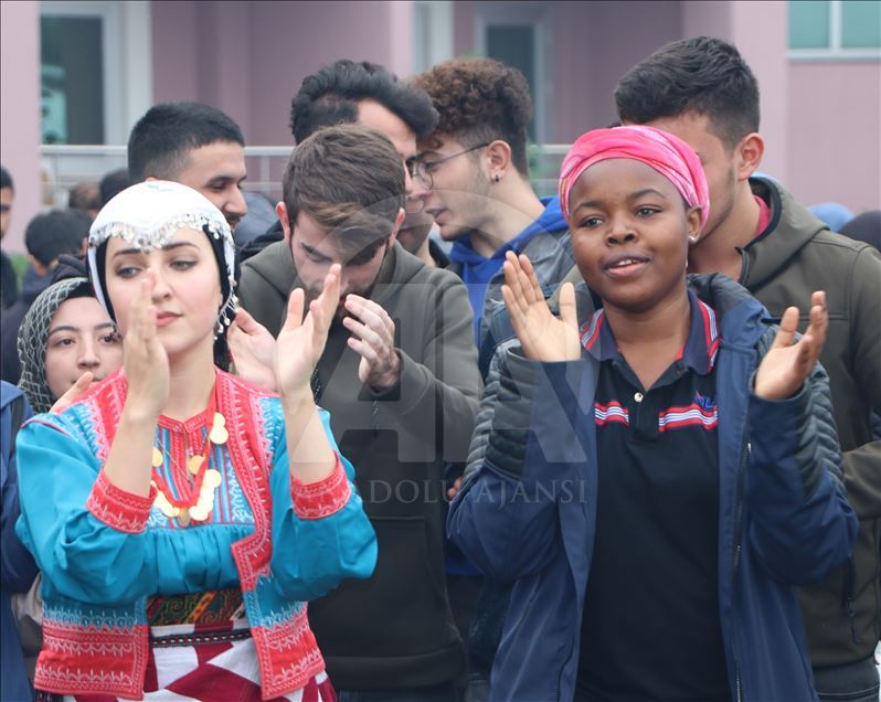 Trabzon'daki hamsi şöleninde 3 ton hamsi tüketildi
