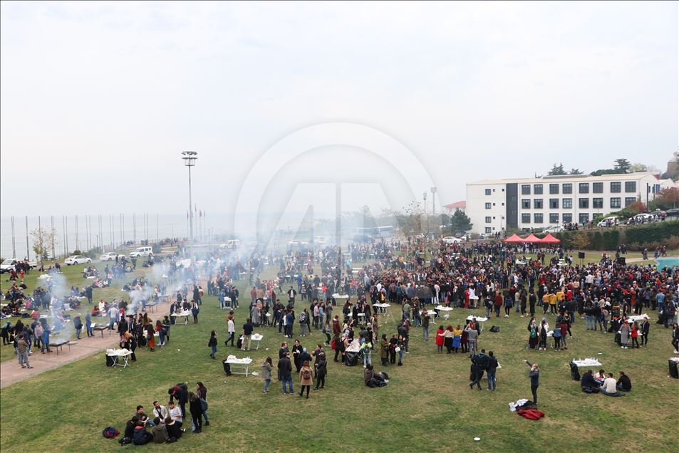 Trabzon'daki hamsi şöleninde 3 ton hamsi tüketildi