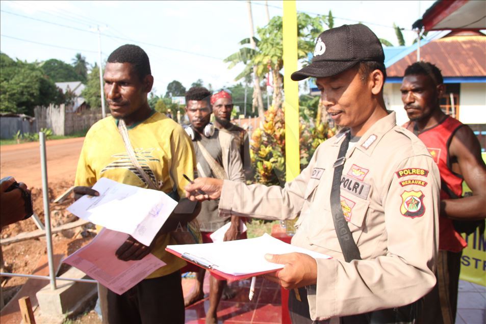 Petugas keamanan berjaga di perbatasan Papua jelang HUT OPM