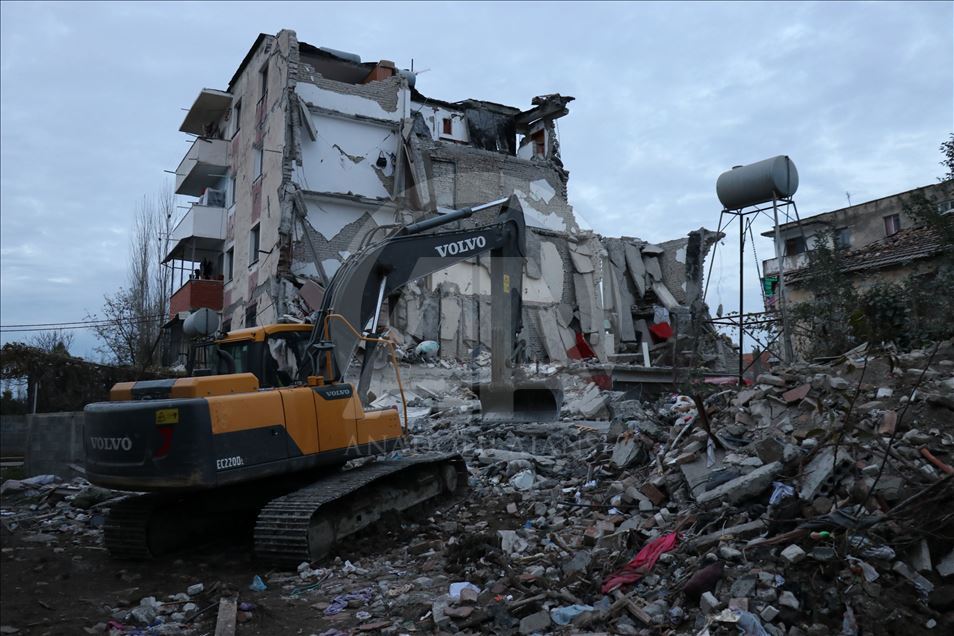 Shqipëri, 30 të vdekur nga tërmeti