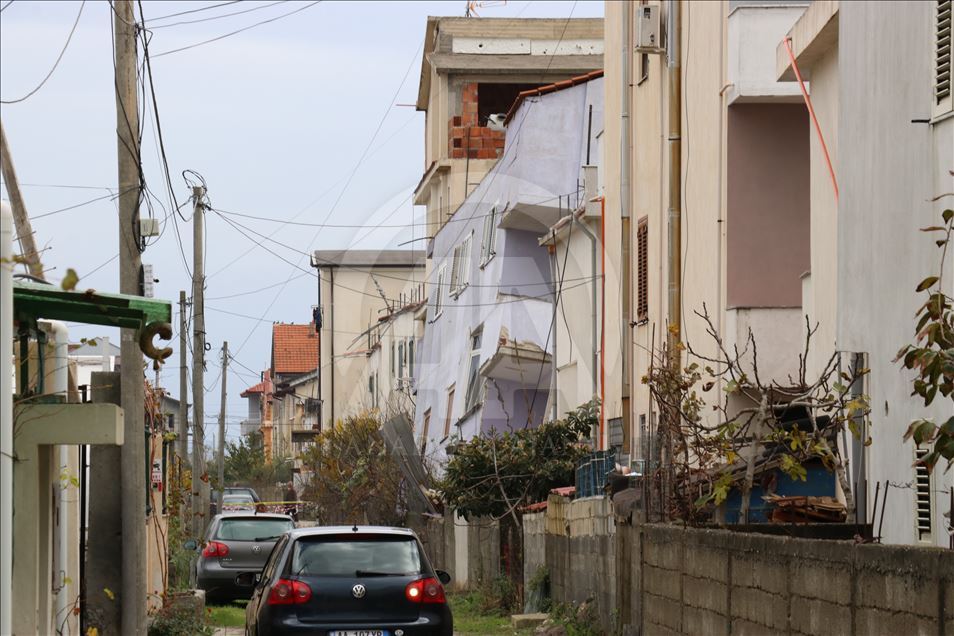 Shqipëria që vazhdon të tronditet, përpiqet të shërojë plagët e saj