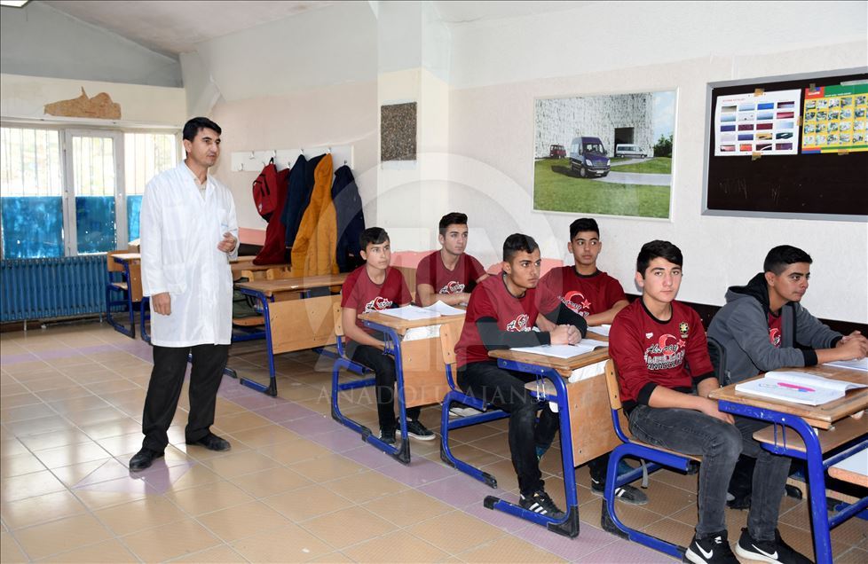Mercedes-Benz Kamyon Fabrikası'nda iş imkanı sağlayan meslek lisesi