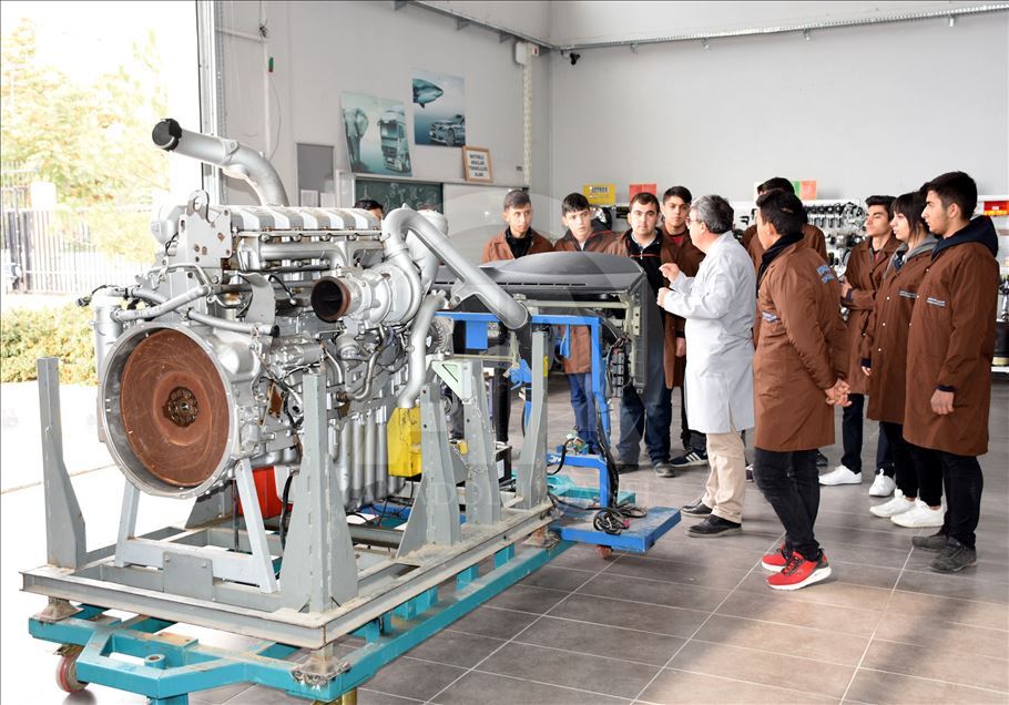 Mercedes-Benz Kamyon Fabrikası'nda iş imkanı sağlayan meslek lisesi