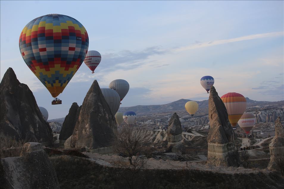 Turistler, Kapadokya'yı gökyüzünden keşfediyor