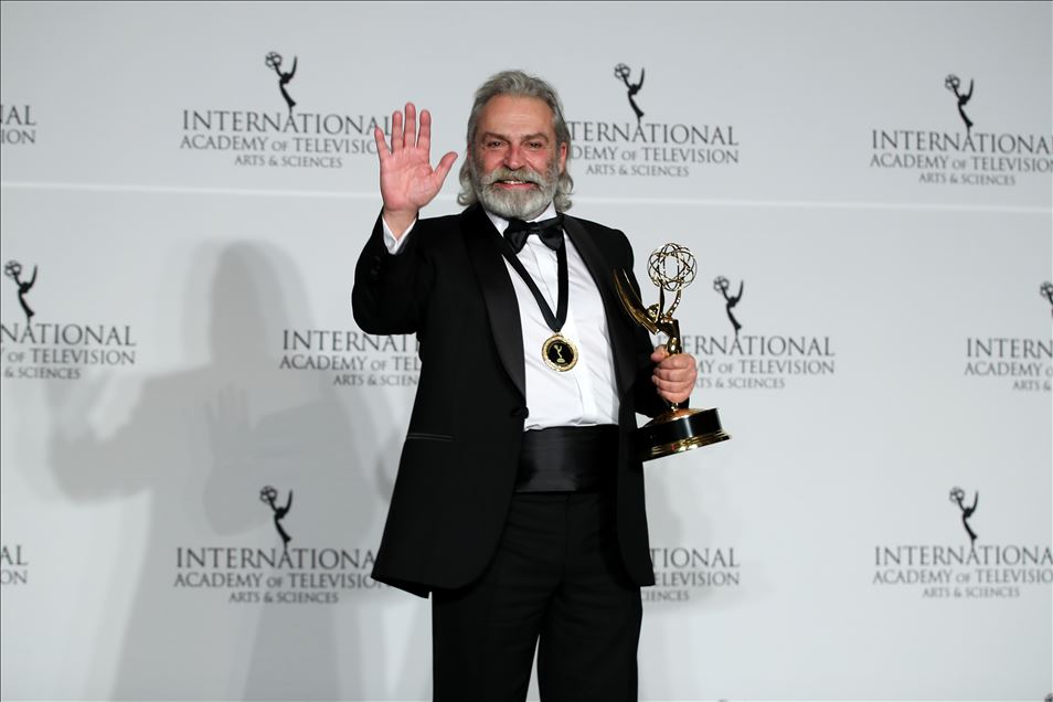 Haluk Bilginer, 47. Uluslararası Emmy Ödülleri'nde "en iyi erkek oyuncu" seçildi
