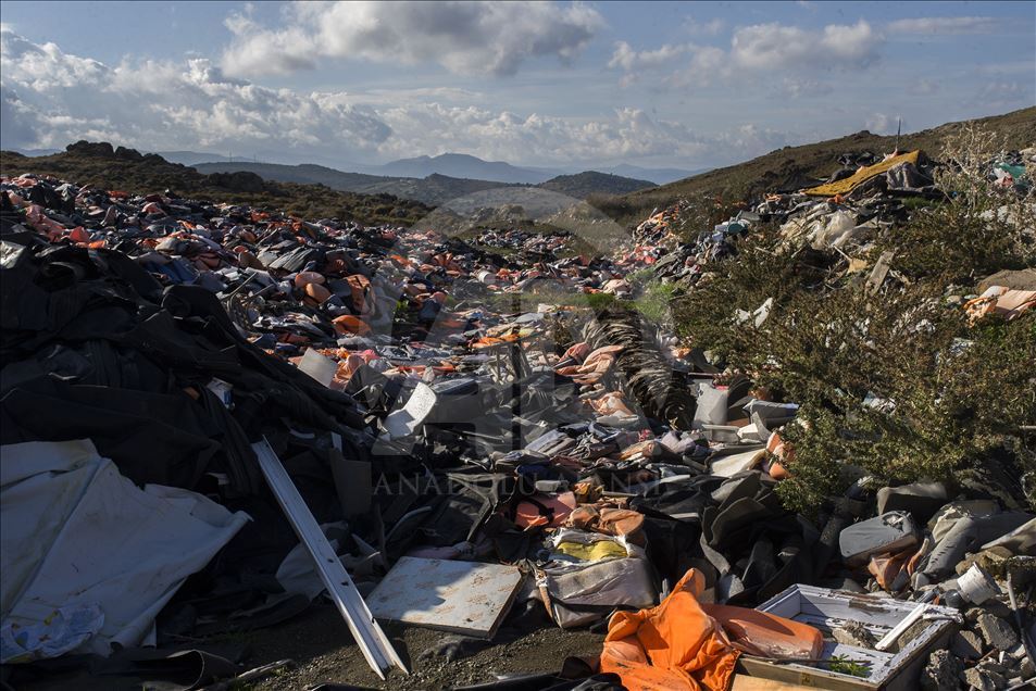 Ishulli Lesbos, deponi e jelekëve dhe gomoneve të mbetura nga "udhëtimi i shpresës"