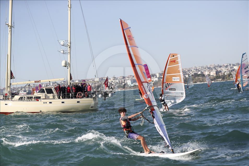 Bakan Kasapoğlu, yelken yarışlarının startını verdi