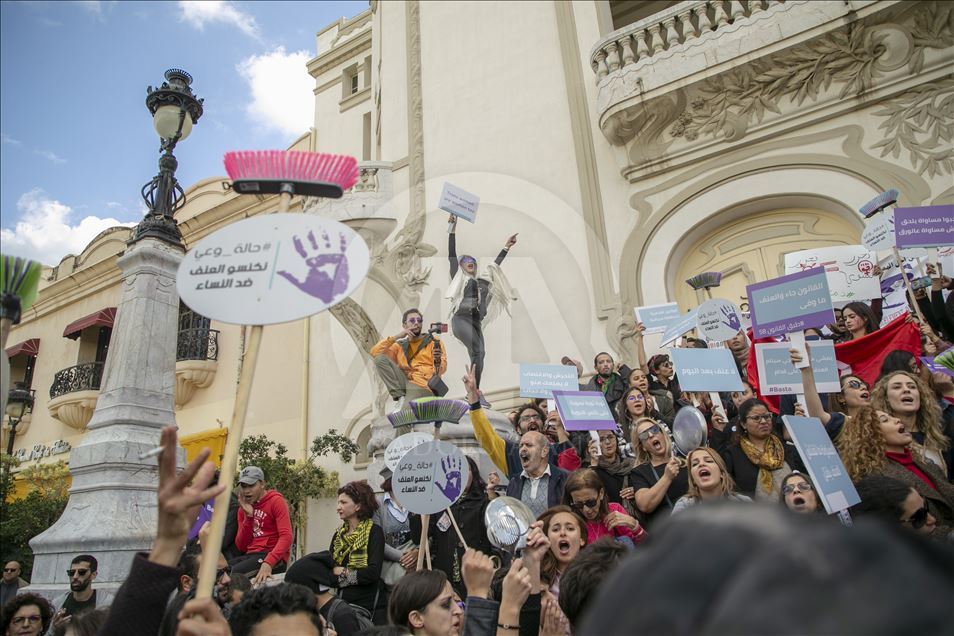 Túnez: Marcha contra la violencia contra las mujeres