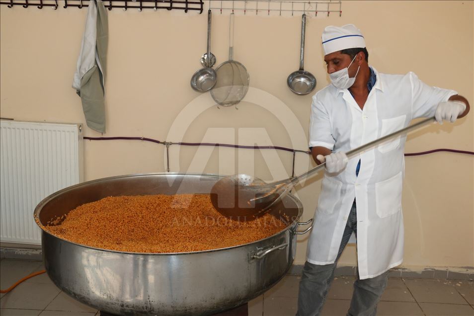 جمعية تركية تلبي احتياجات أيتام داخل سوريا وخارجها