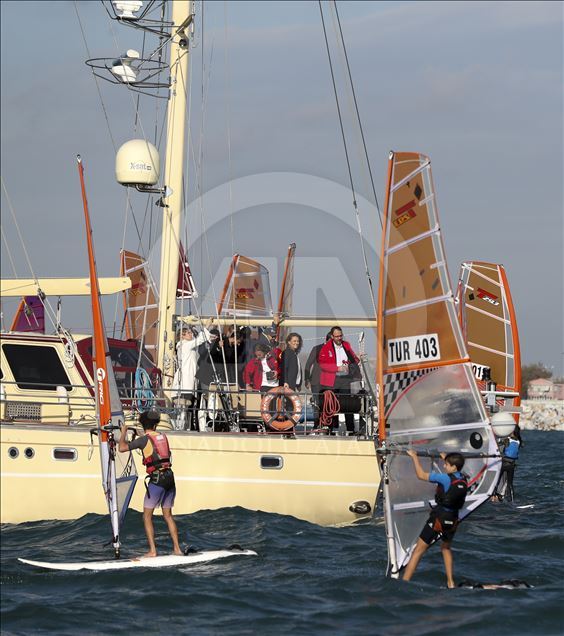 Bakan Kasapoğlu, yelken yarışlarının startını verdi