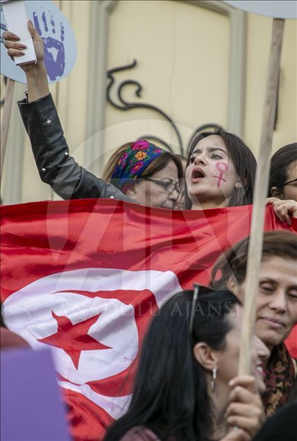 Túnez: Marcha contra la violencia contra las mujeres