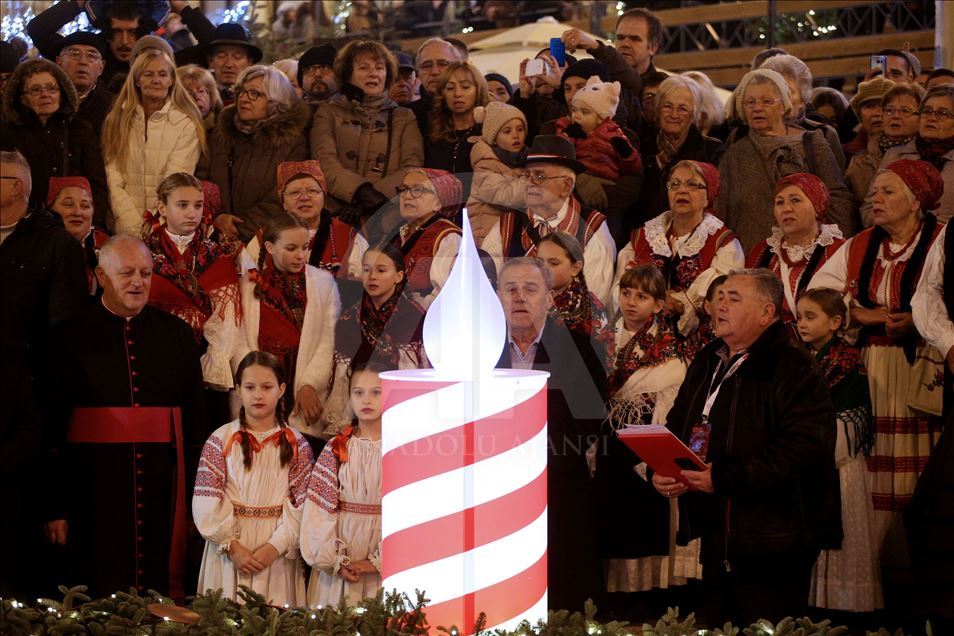 Hrvatska: Paljenjem prve svijeća počeo Advent u Zagrebu