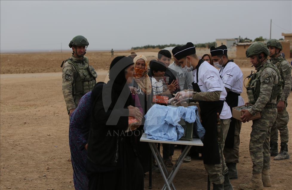 TSK'den Tel Abyad'daki sivillere gıda ve sağlık yardımı