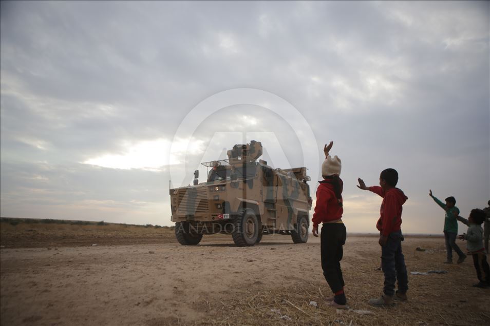 TSK'den Tel Abyad'daki sivillere gıda ve sağlık yardımı