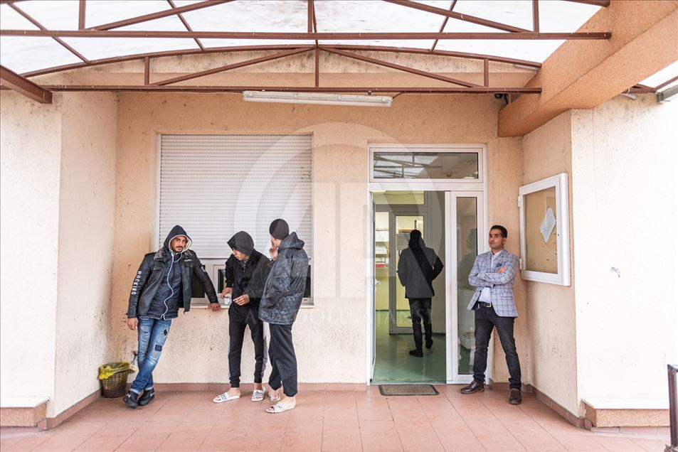 Život u migrantskom kampu nadomak Podgorice: Uslovi više nego dobri, izbjeglice zavoljele Crnu Goru 
