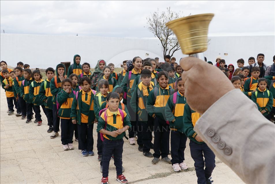 Türkiye'nin onardığı Tel Abyad'daki okul eğitime açıldı