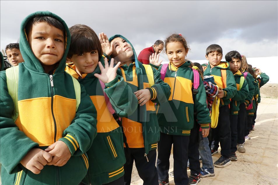 Türkiye'nin onardığı Tel Abyad'daki okul eğitime açıldı