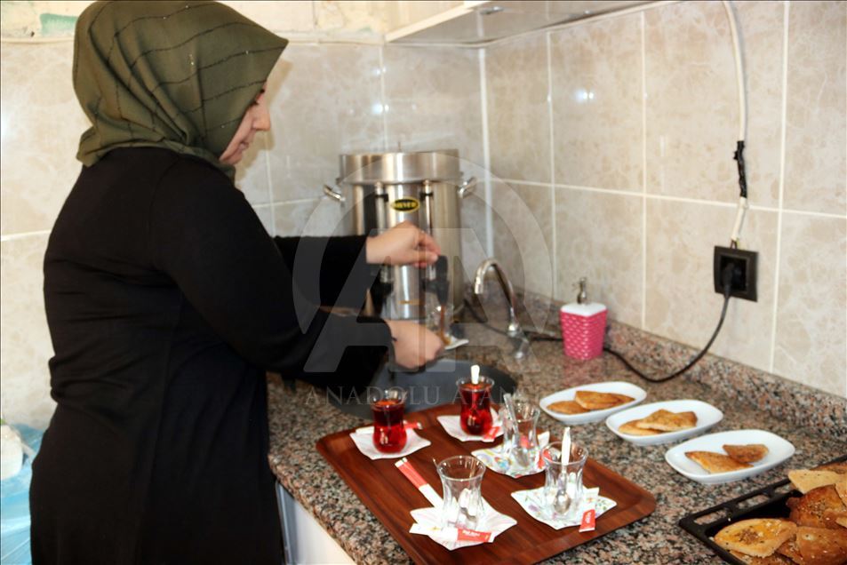 Turquie : dans ce café, celui qui lit, remporte thé et biscuit