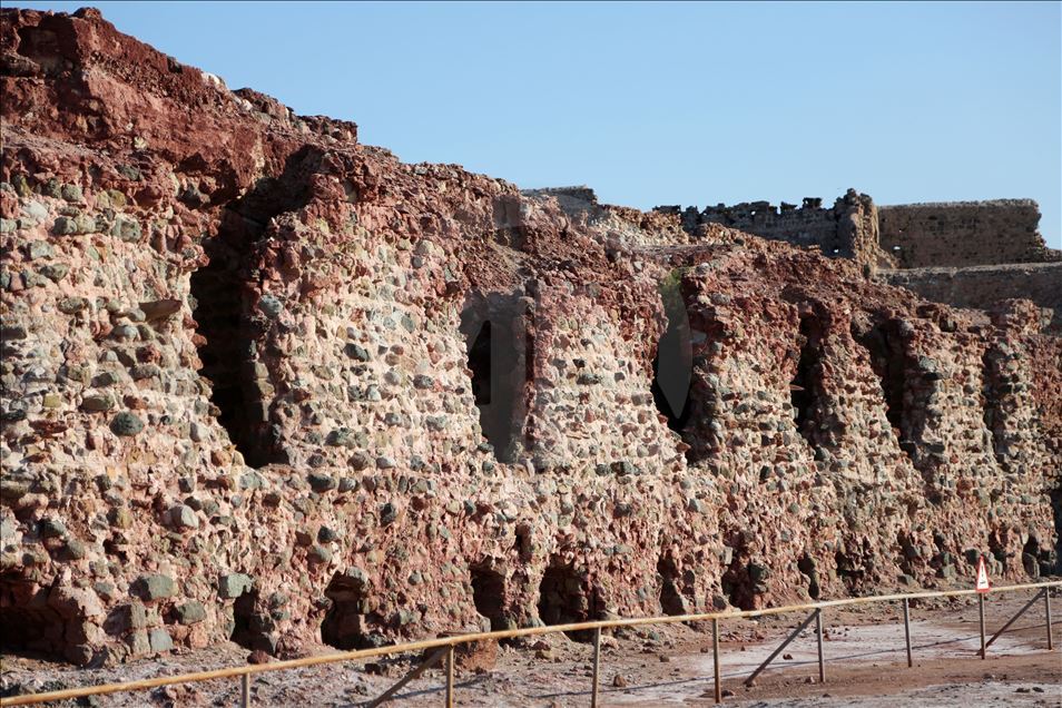 En Iran, un château hérité de la colonisation portugaise, est utilisé pour des fins touristiques