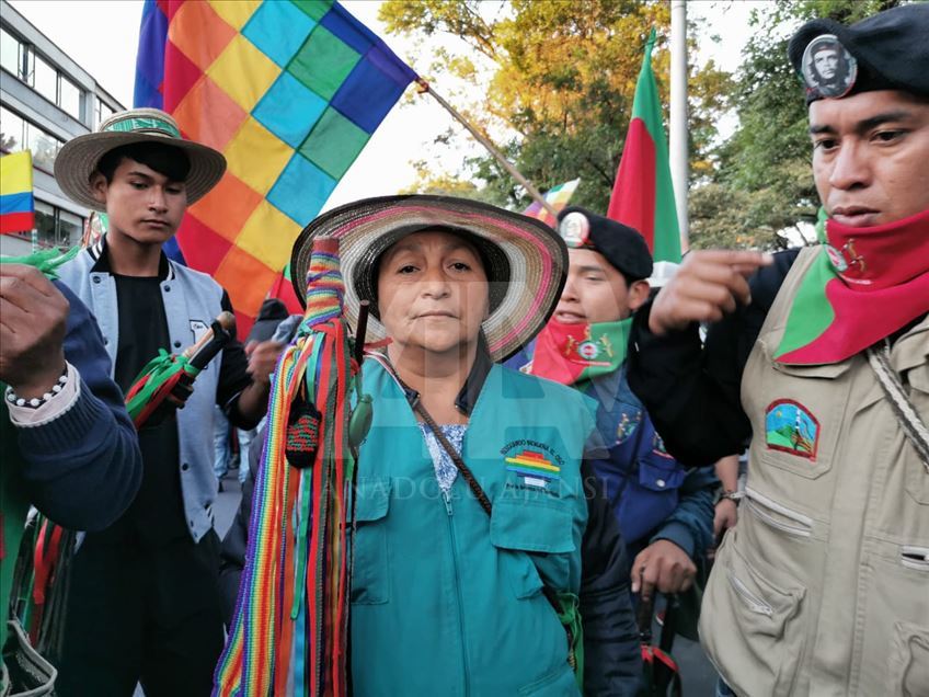 Marcha de la Guardia Indígena en Bogotá, Colombia, en el paro nacional