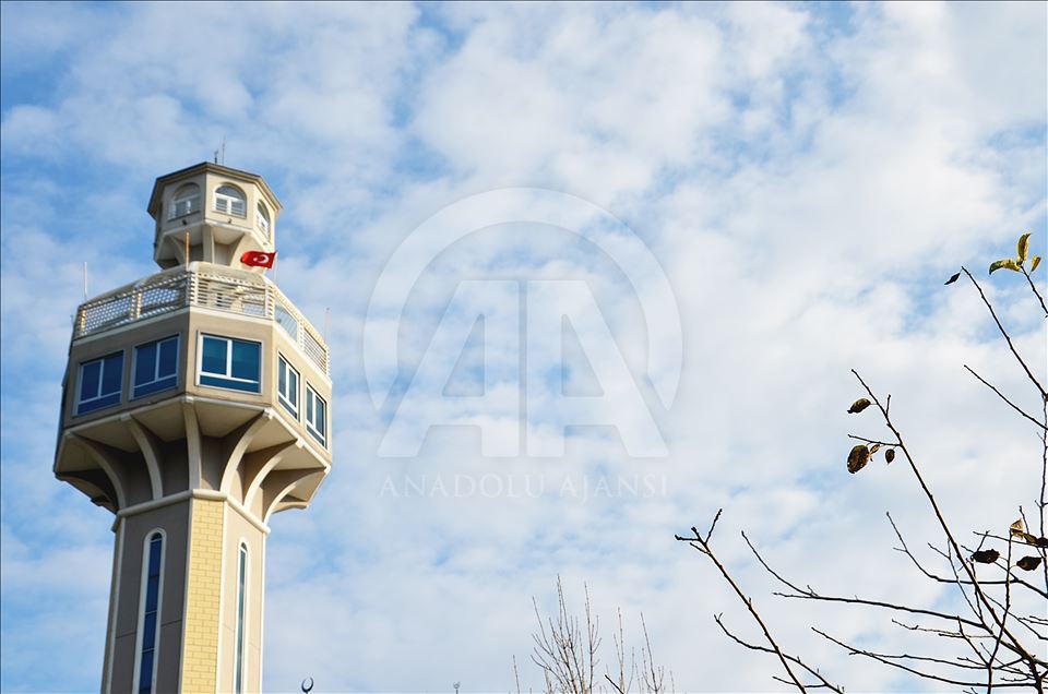 Une bibliothèque avec un minaret, sur une vue imprenable d’Istanbul