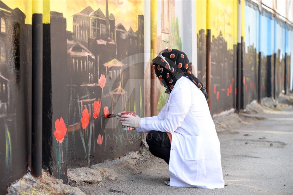 Başkentli kadınlar Altındağ'ın tarihi yerlerini resmetti
