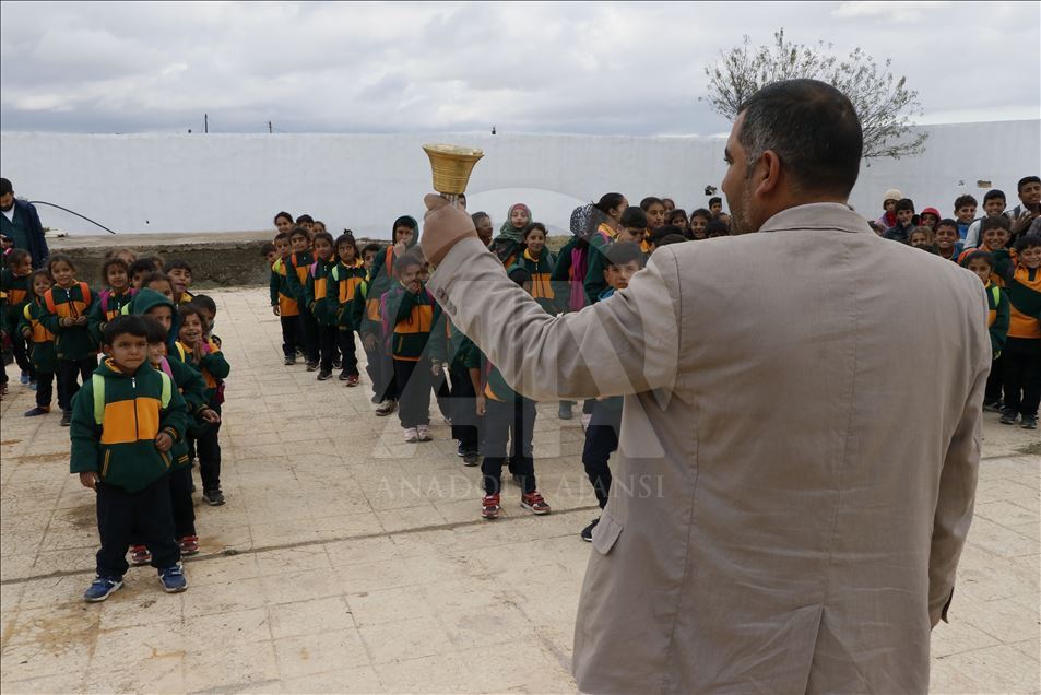 Türkiye'nin onardığı Tel Abyad'daki okul eğitime açıldı