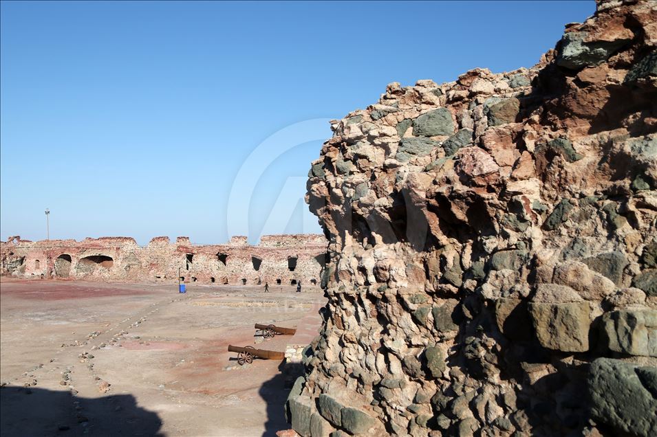 En Iran, un château hérité de la colonisation portugaise, est utilisé pour des fins touristiques