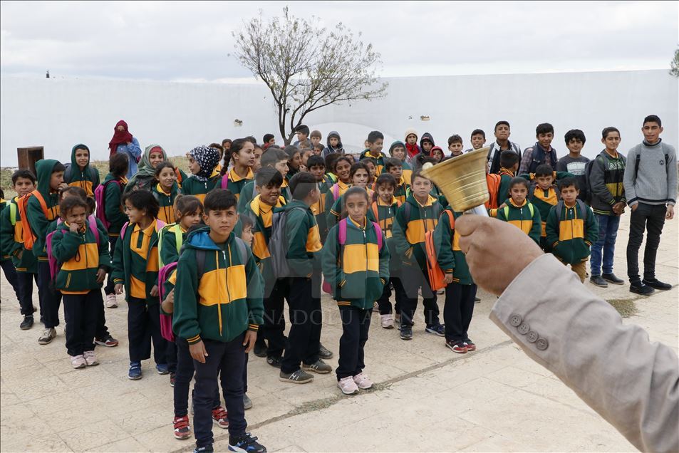 Türkiye'nin onardığı Tel Abyad'daki okul eğitime açıldı