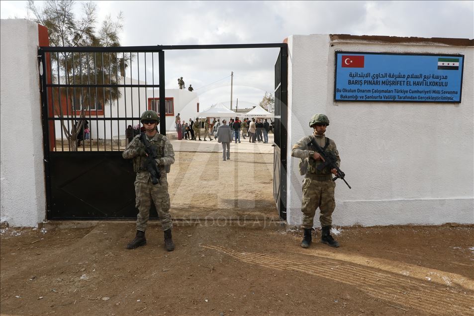 Türkiye'nin onardığı Tel Abyad'daki okul eğitime açıldı