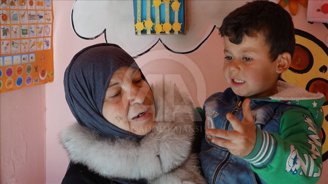 İdlib'de engellileri ilgi ve sevgiyle okutuyor
