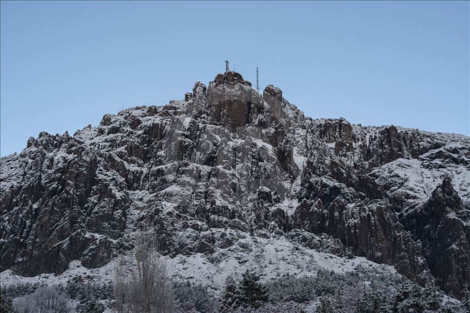 Giresun-Sivas kara yolu Eğribel Geçidi'nde kar yağışı