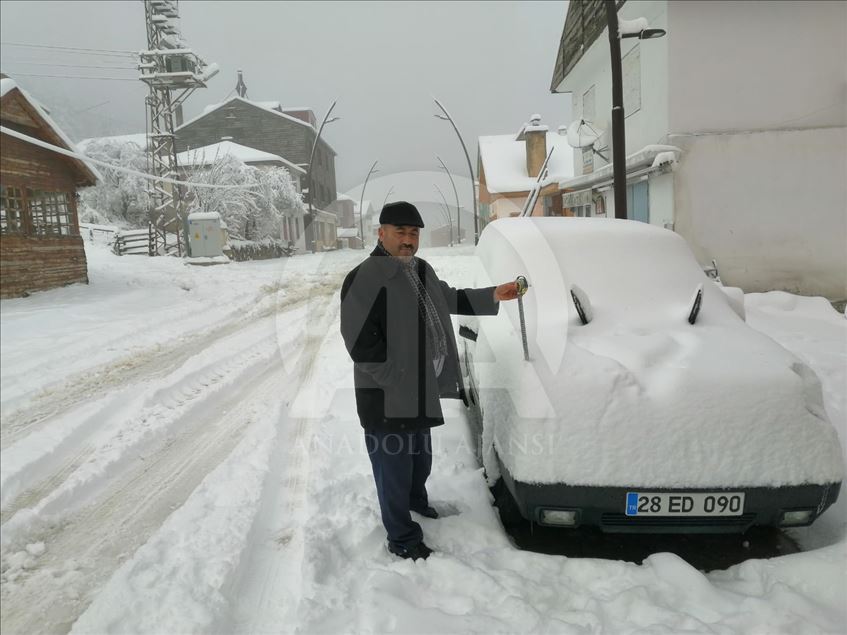 Giresun-Sivas kara yolu Eğribel Geçidi'nde kar yağışı