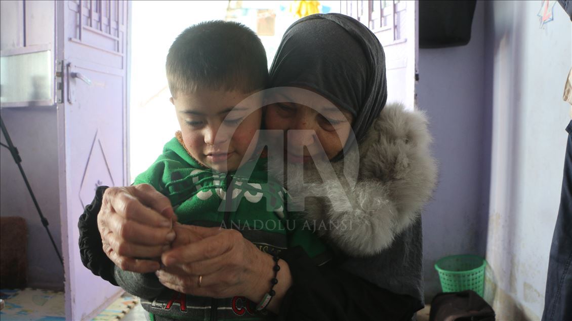İdlib'de engellileri ilgi ve sevgiyle okutuyor
